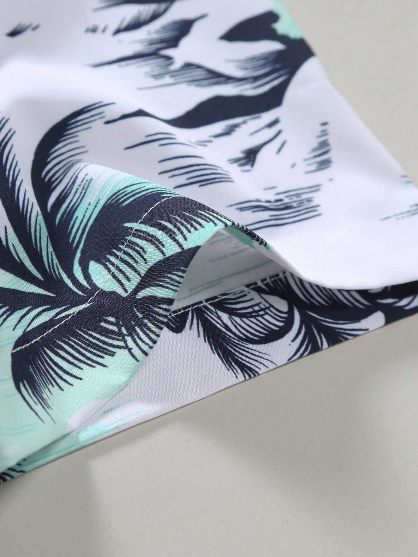 Manfinity RSRT Men Summer Holiday Style Casual Short Sleeve Shirt Palm Tree Print Baggy Button up Graphic Colorful Vacation Shirt