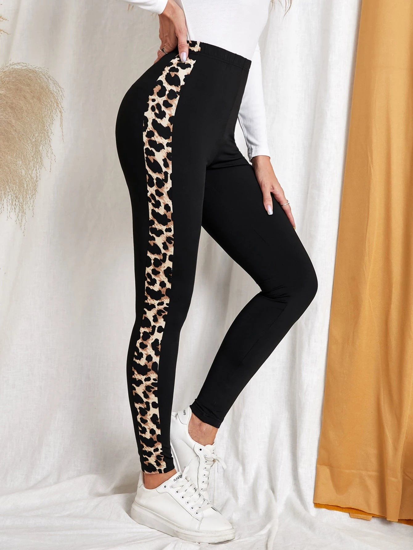 EMERY ROSE Contrast Leopard Side Seam Leggings