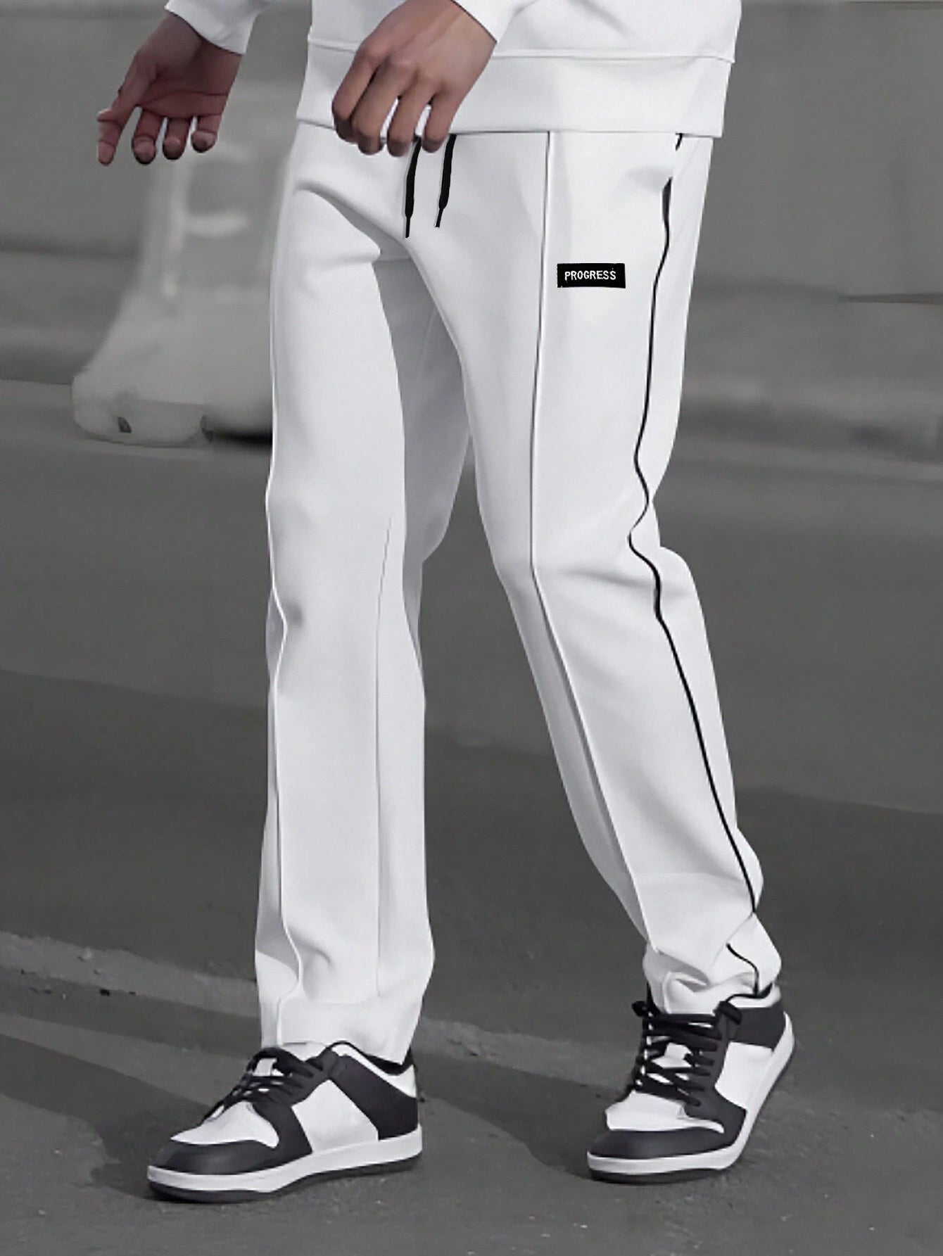 Manfinity Hypemode Men'S Loose Fit Sweatpants with Patch Detail and Drawstring Waist Straight Leg Long Sweat Pants Going Out Casual Boyfriend Gift